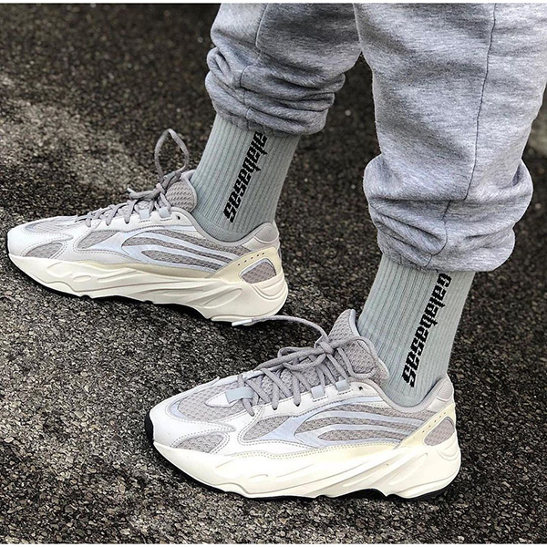 Yeezy 700 Cream